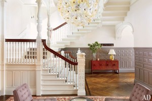 ONLINE EXCLUSIVE - ENTRANCE HALL A 1960s Italian chandelier from Galerie Van den Akker presides over an entrance hall.