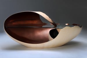 The Mollusque coffee table, with a sycamore base lined with copper. A detail of the Mollusque coffee table.